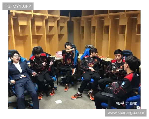 FPX战队在青年赛积分榜上以64分稳居第一名，表现引人瞩目